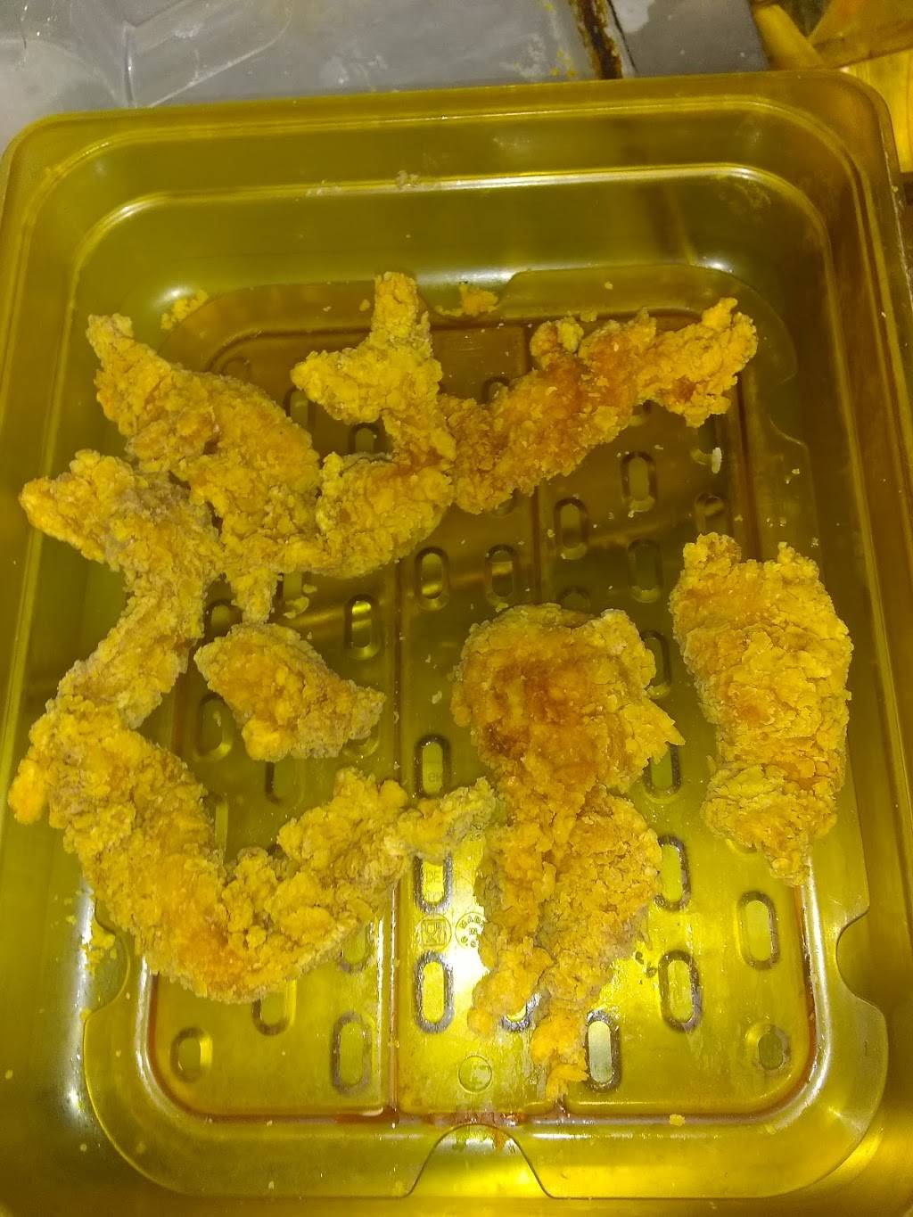 Popeyes Louisiana Kitchen | restaurant | 2910 W Capitol Dr, Milwaukee, WI 53216, USA | 4144459999 OR +1 414-445-9999