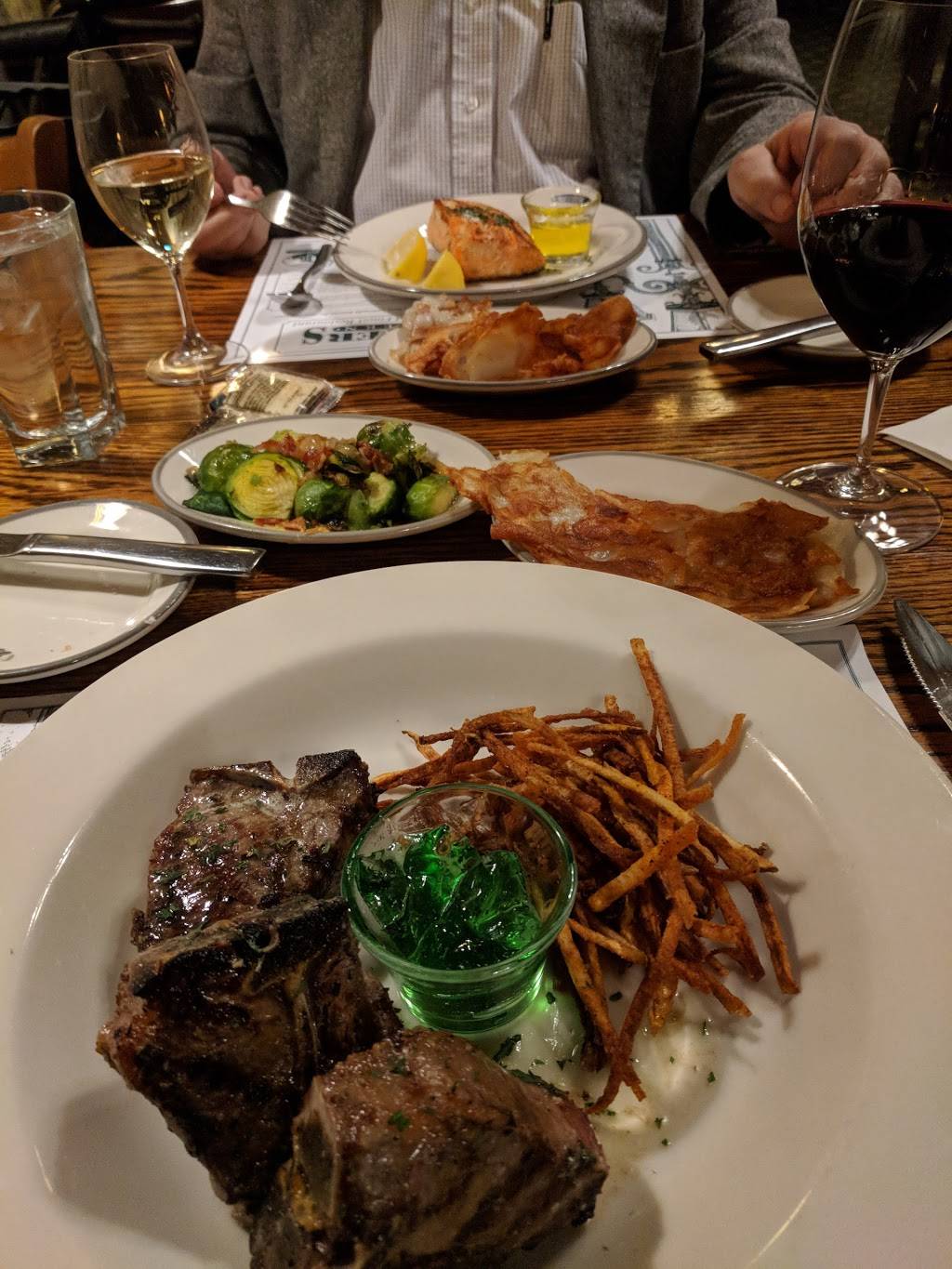 Benders Tavern | restaurant | 137 Court Ave SW, Canton, OH 44702, USA | 3304538424 OR +1 330-453-8424