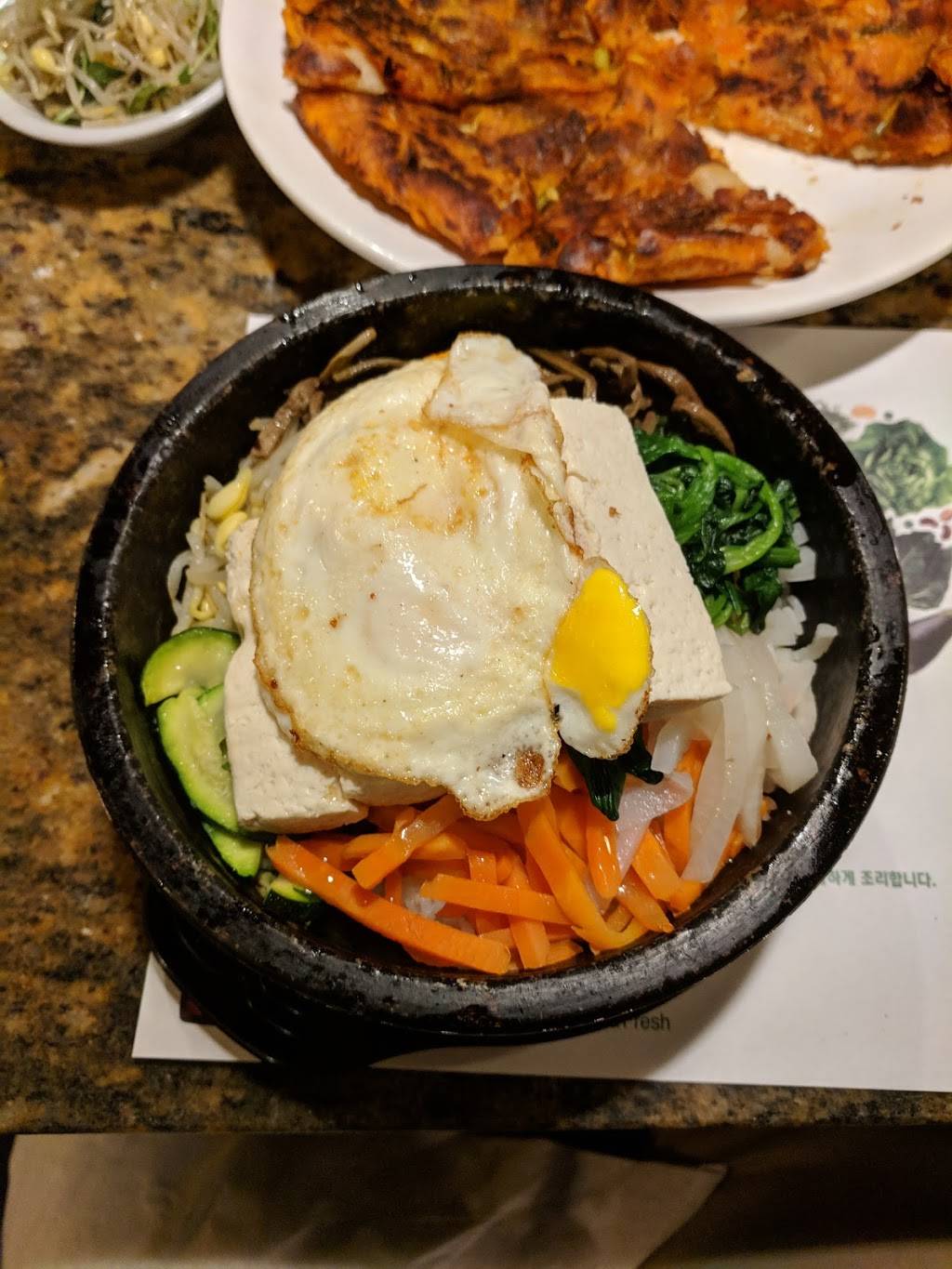 Garlic & Ginger | restaurant | 5847 SW 75th St #109, Gainesville, FL 32608, USA | 3523715911 OR +1 352-371-5911