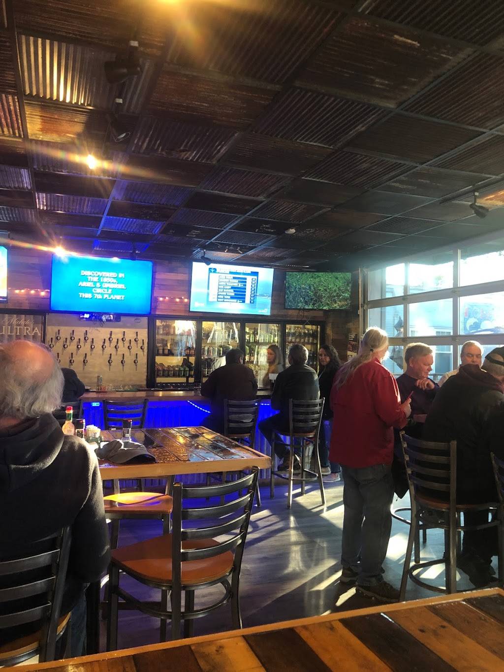 Knuckleheads | restaurant | 522 Washington Ave, Ocean Springs, MS 39564, USA | 2288756370 OR +1 228-875-6370