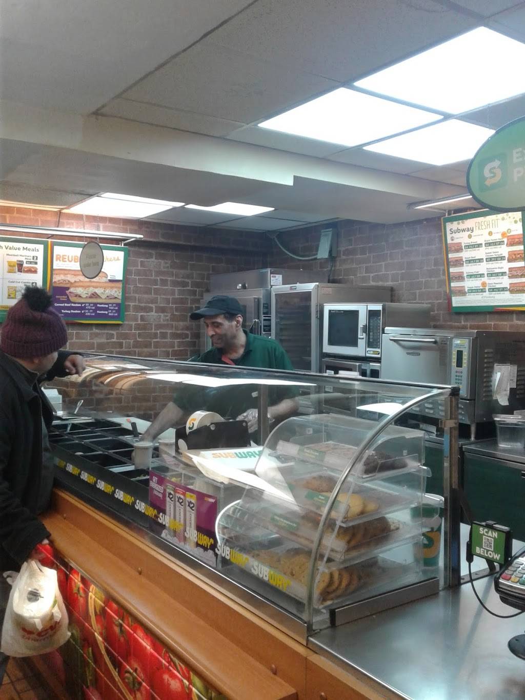 Subway Restaurants | restaurant | 204 W Merrick Rd, Valley Stream, NY 11580, USA | 5165615400 OR +1 516-561-5400