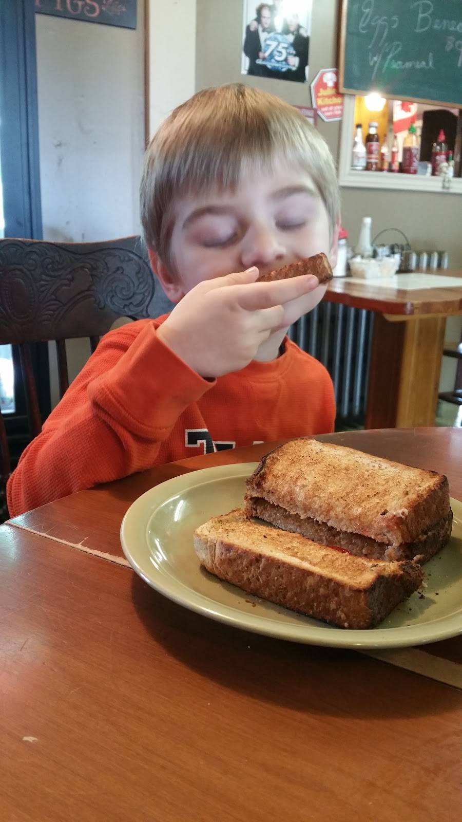 Jules Diner | restaurant | 2195 County Rd 42, Belle River, ON N0R 1A0, Canada | 5197283518 OR +1 519-728-3518