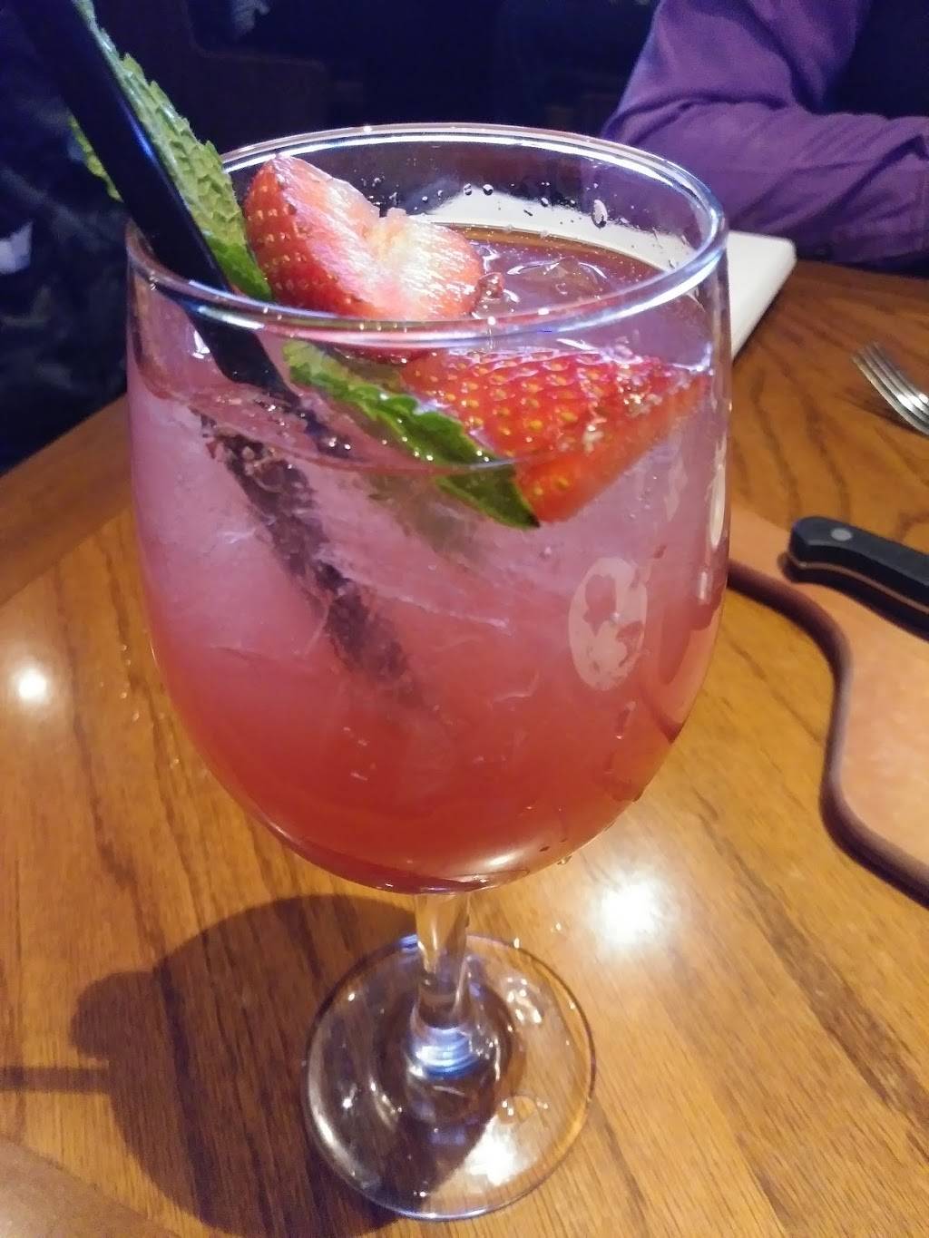 Outback Steakhouse | restaurant | 612 Wellwood Ave, Lindenhurst, NY 11757, USA | 6319572600 OR +1 631-957-2600