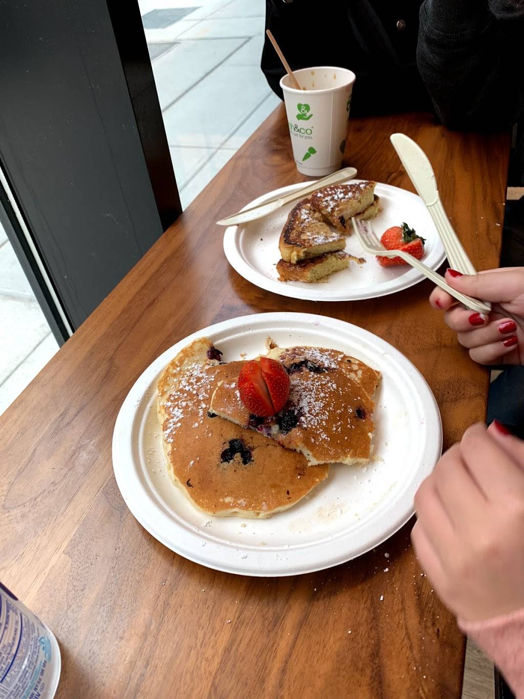 fresh&co | restaurant | 444 10th Ave, New York, NY 10001, USA | 2128672334 OR +1 212-867-2334