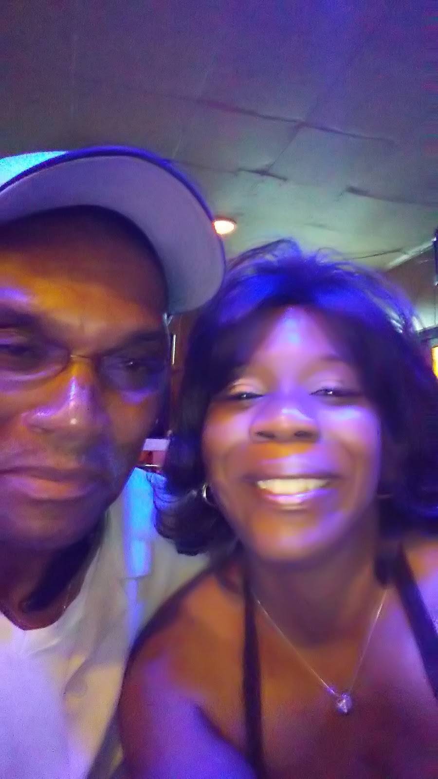 Vickies Bar & Grill | restaurant | 19205 Schoolcraft, Detroit, MI 48223, USA | 3132728997 OR +1 313-272-8997