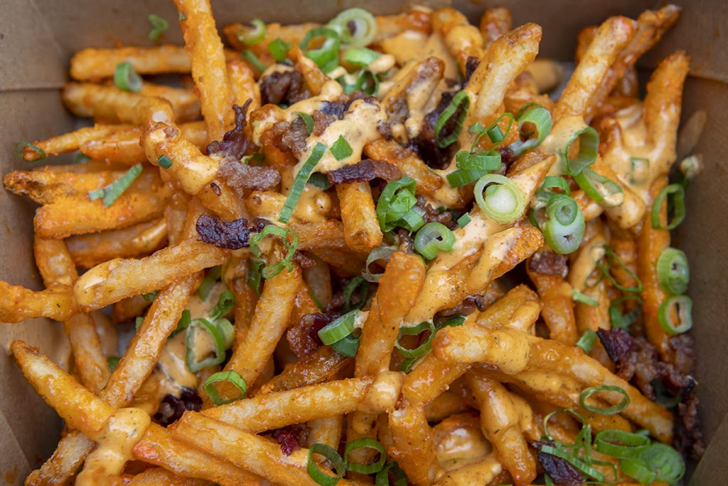 Pump 5 Grille | restaurant | 29401 Five Mile Rd, Livonia, MI 48154, USA | 3134133709 OR +1 313-413-3709