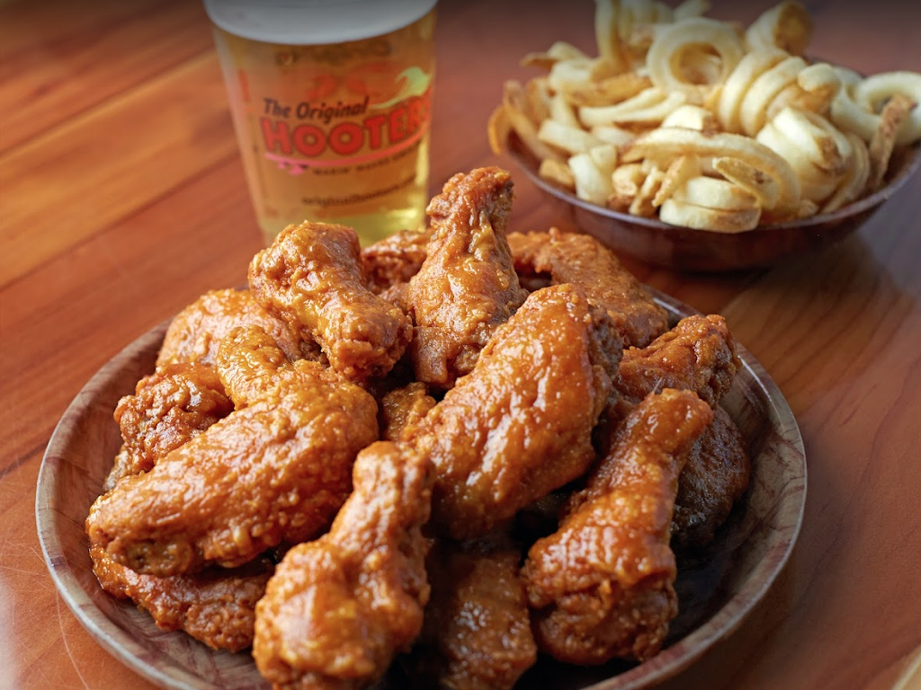 Hooters | meal takeaway | 16070 FL-54, Odessa, FL 33556, USA | 8139201183 OR +1 813-920-1183