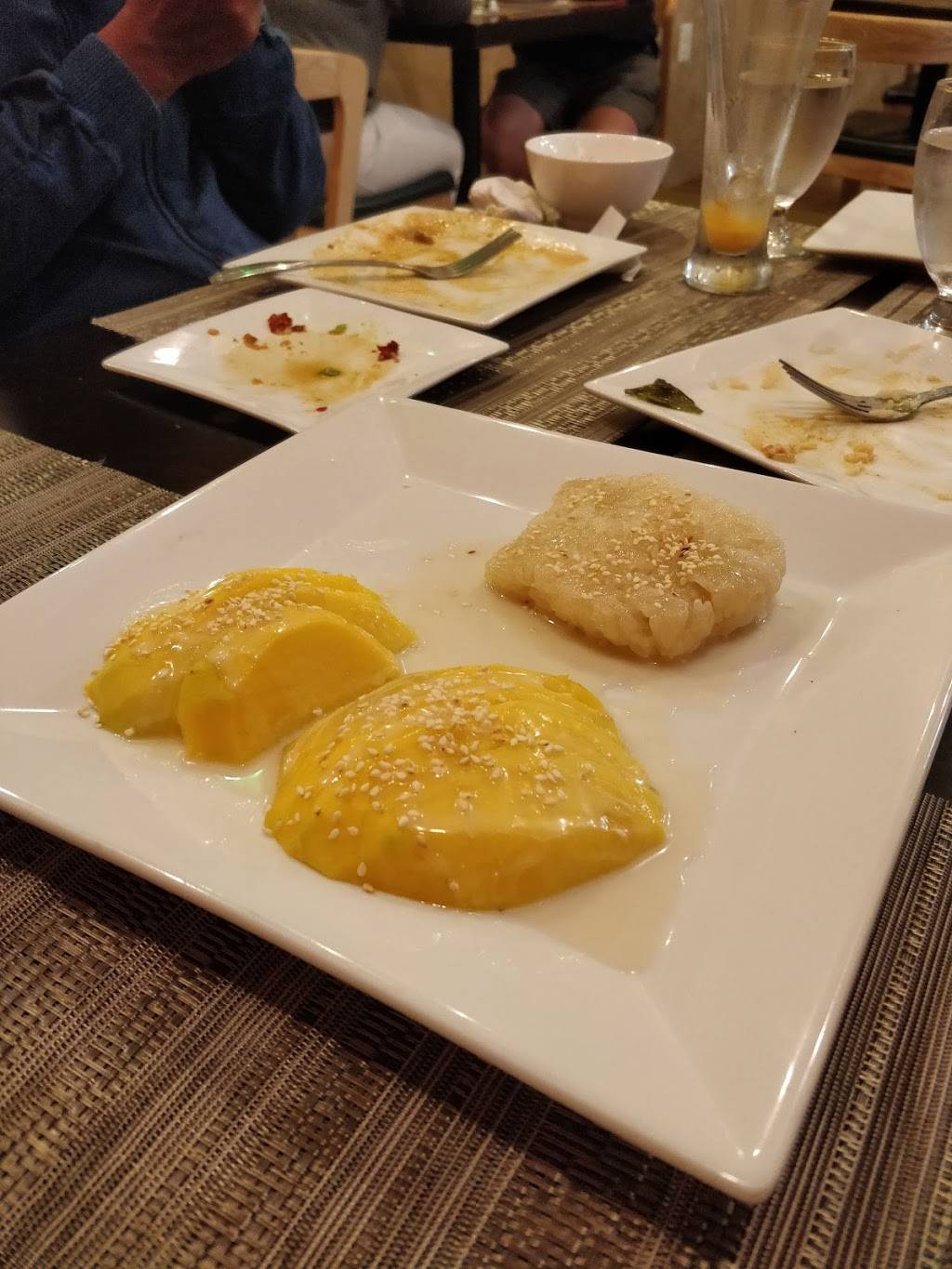 Buuz Thai Eatery | restaurant | 1926 Wilson Blvd, Arlington, VA 22201, USA | 7038753998 OR +1 703-875-3998