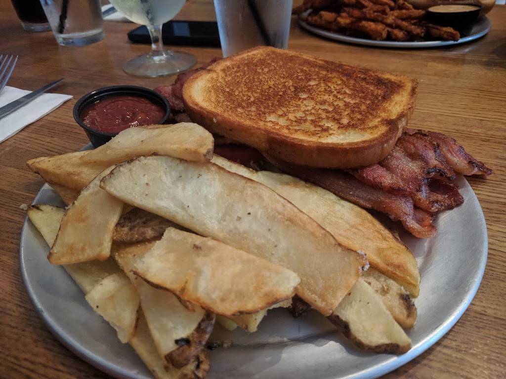 Two Foxes Gastropub | restaurant | 121 S Main St, Bowling Green, OH 43402, USA | 4193158891 OR +1 419-315-8891