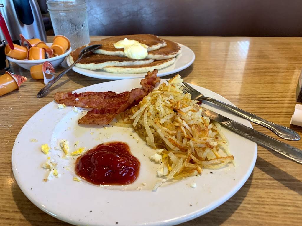 Country Kitchen Restaurant | restaurant | 205 E Cleveland St Ave, Warrensburg, MO 64093, USA | 6607473149 OR +1 660-747-3149