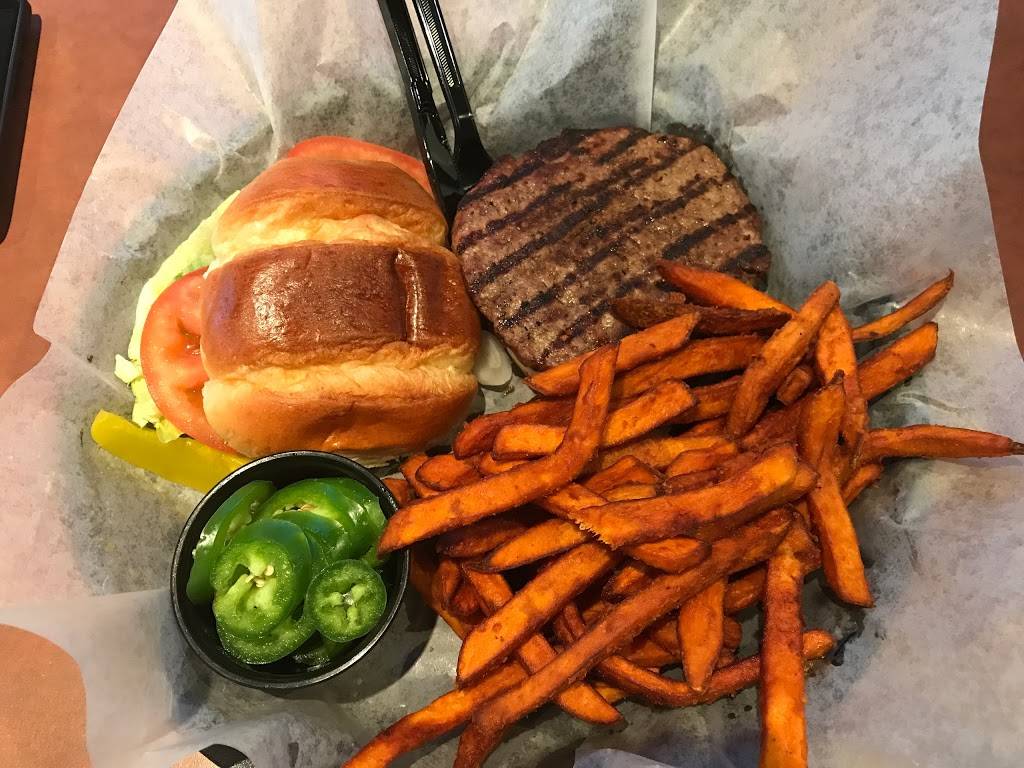 Green Town Tavern | restaurant | 110 S Genesee St, Waukegan, IL 60085, USA | 8472441001 OR +1 847-244-1001