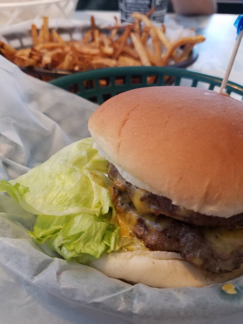 Dougs Classic 57 Diner | restaurant | 2031 S Rockhill Ave, Alliance, OH 44601, USA | 3308212887 OR +1 330-821-2887