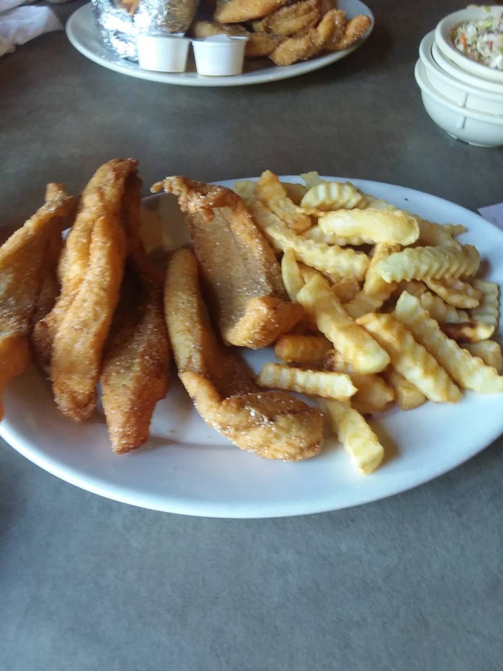 Carmacks Fish Barn | restaurant | 2165 TN-140, Cottage Grove, TN 38224, USA | 7317823518 OR +1 731-782-3518