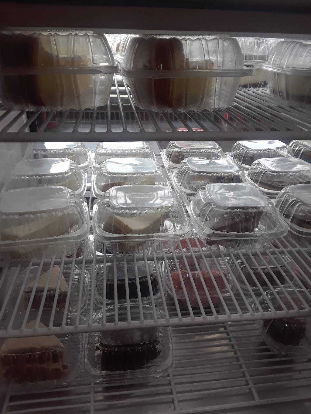 Papas Pizza & BBQ | restaurant | 1404 E Jefferson Ave, Detroit, MI 48207, USA | 3139727272 OR +1 313-972-7272