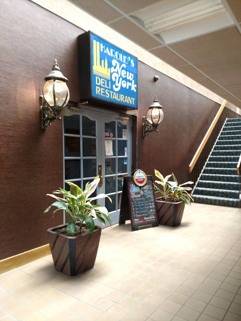 Harolds New York Deli | restaurant | 10 Polito Ave, Lyndhurst, NJ 07071, USA | 2019352600 OR +1 201-935-2600