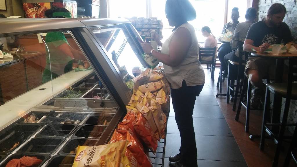 Subway Restaurants | restaurant | 110 워터프런트 스트리트 M-10, Oxon Hill, MD 20745, USA | 3018391630 OR +1 301-839-1630
