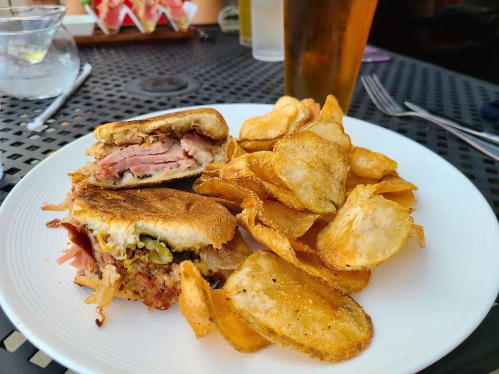 Craft Social | restaurant | 1846 Front St Suite G, Cuyahoga Falls, OH 44221, USA | 3308052826 OR +1 330-805-2826