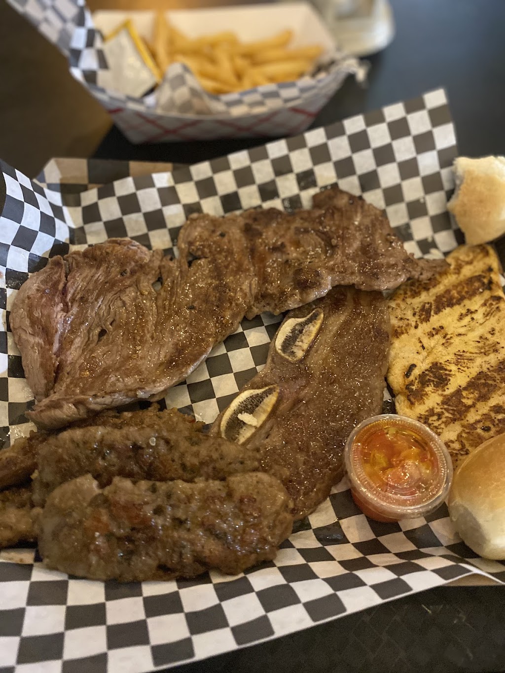 Papirrys Grill on Wheels | restaurant | 220 NE 30th St, Miami, FL 33137, USA | 3053051802 OR +1 305-305-1802