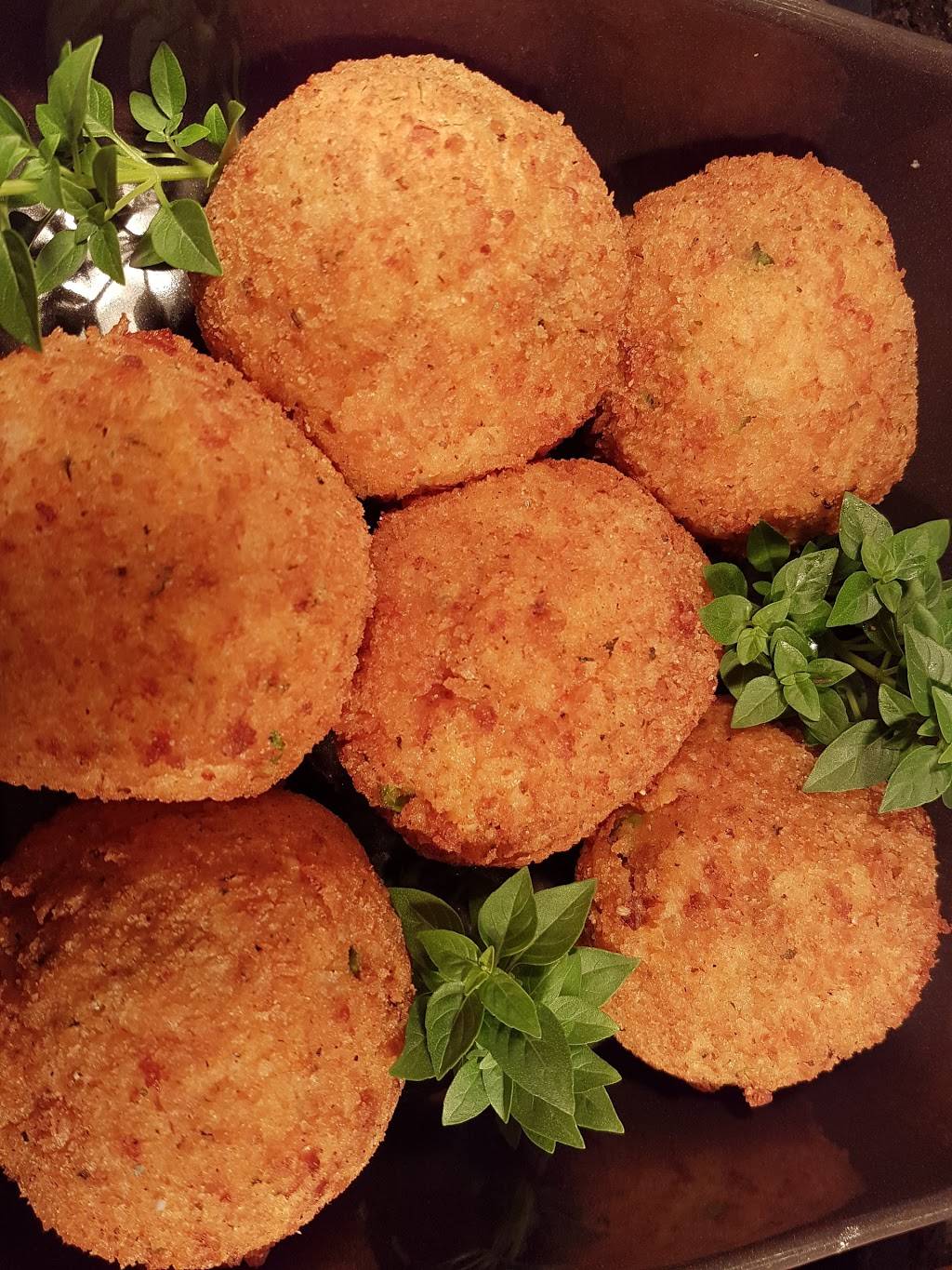 KITCHN | meal takeaway | 3335 Banwell Rd, Windsor, ON N8R 2K9, Canada | 5197350707 OR +1 519-735-0707