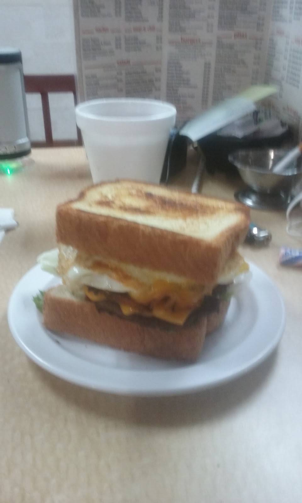 8 Mile Grill & Restaurant | restaurant | 8003 Eight Mile Rd, Detroit, MI 48221, USA | 3138635540 OR +1 313-863-5540