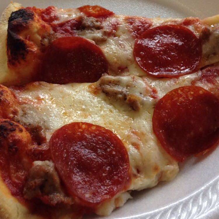 Roccos Pizzeria | restaurant | 211 S Macoupin St, Gillespie, IL 62033, USA | 2178394777 OR +1 217-839-4777