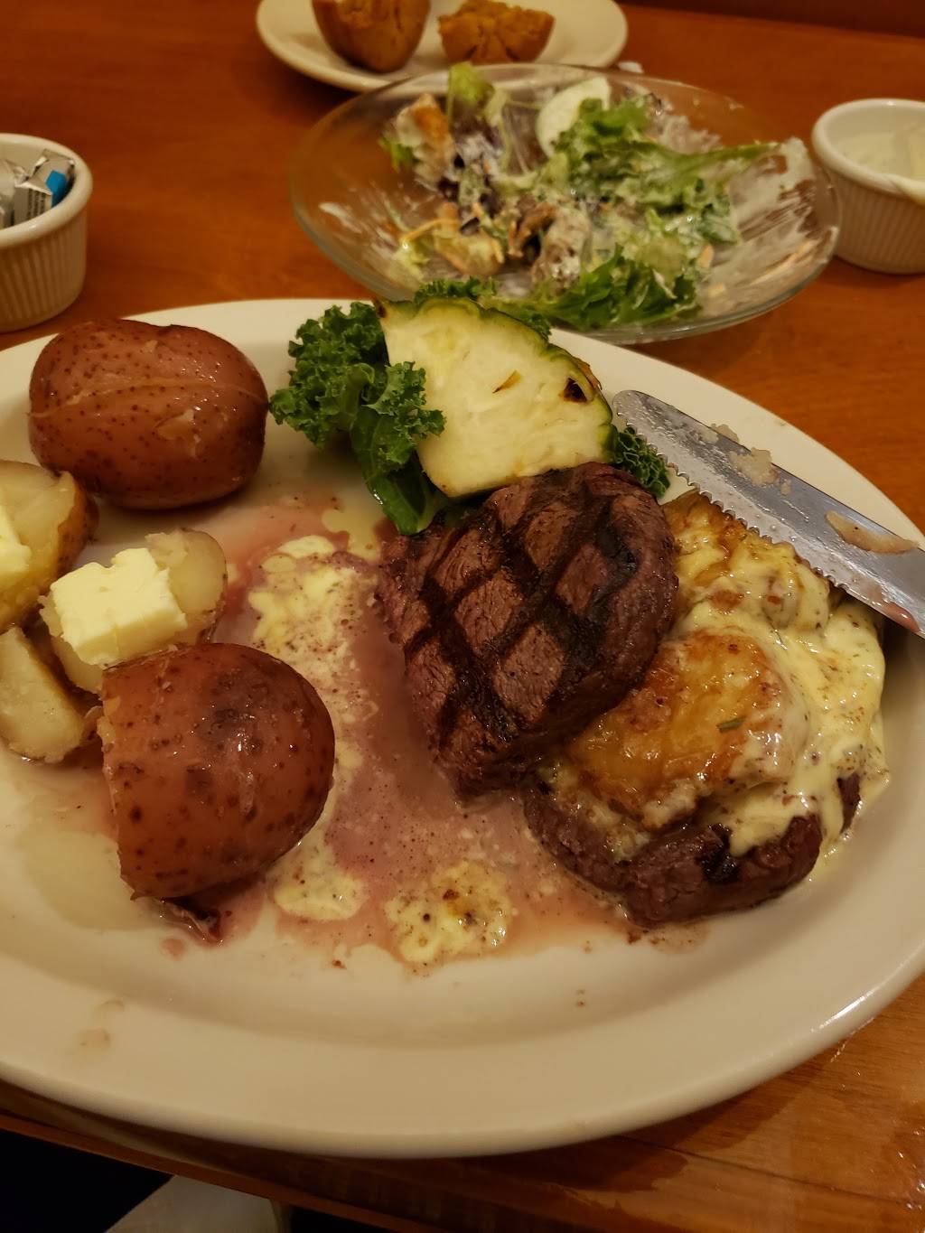 Riverside Steak & Seafood | restaurant | 506 W Corbett Ave, Swansboro, NC 28584, USA | 9103268847 OR +1 910-326-8847