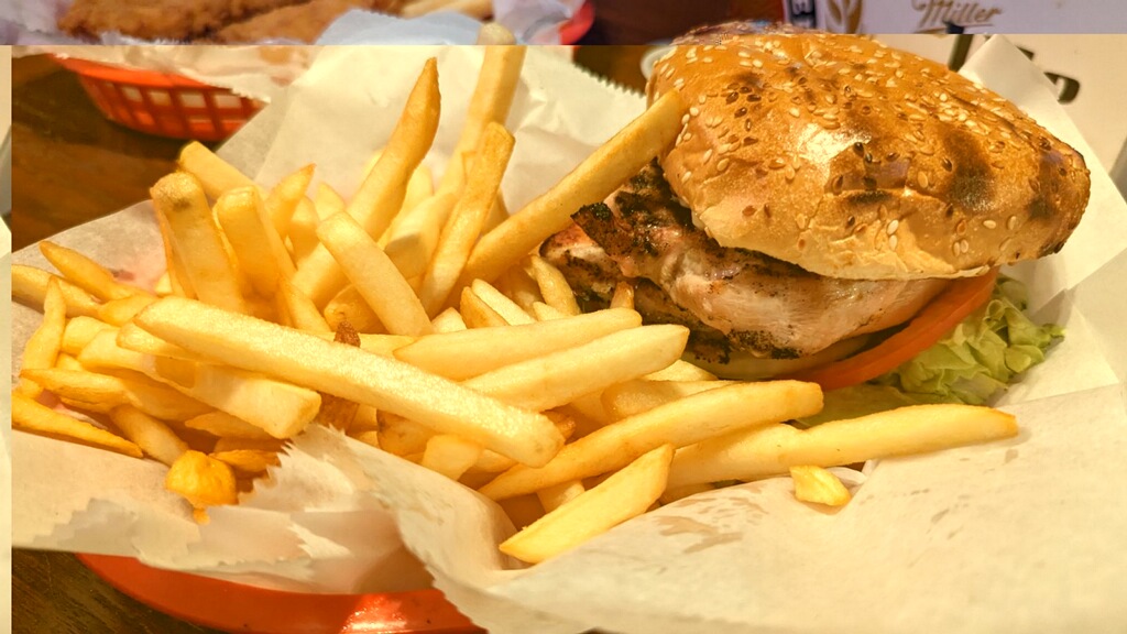 Filoneks Bar and Grill | restaurant | 6213 N Milwaukee Ave, Chicago, IL 60646, USA | 7737755010 OR +1 773-775-5010