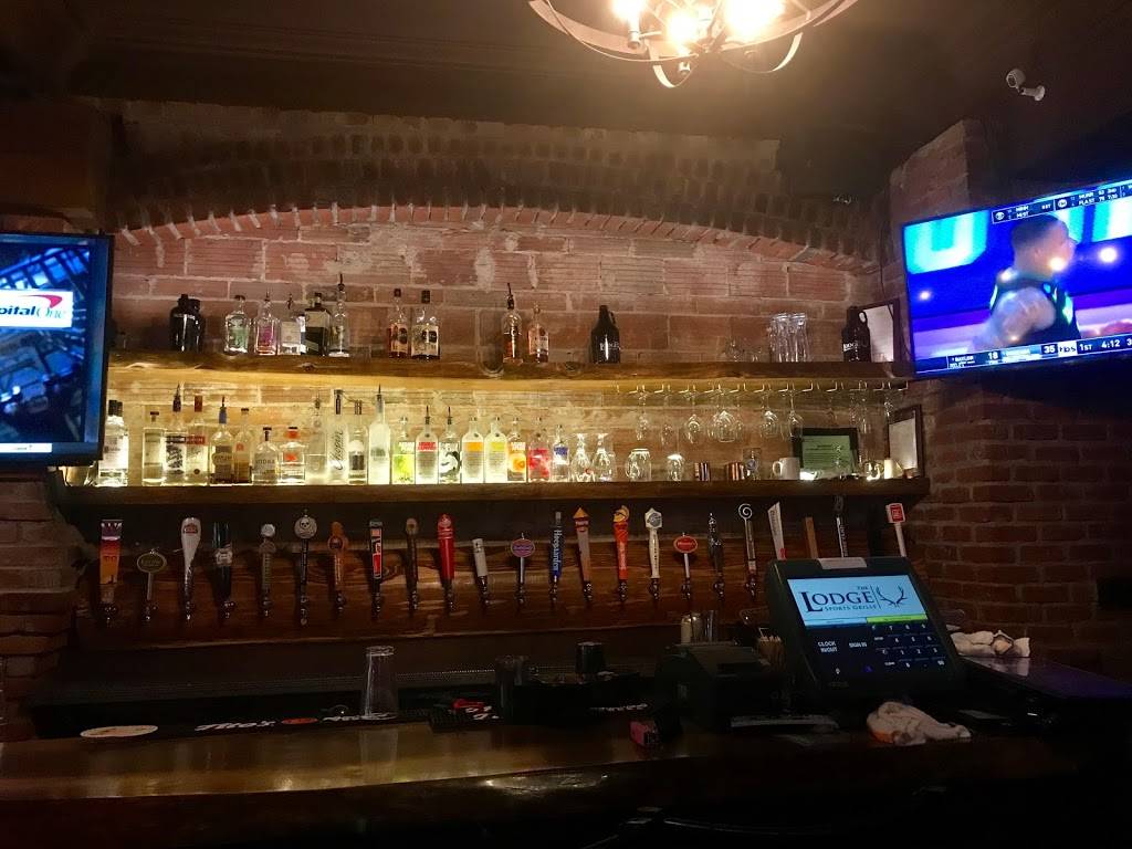 The Lodge Sports Grille | restaurant | 1102 4th Ave, Seattle, WA 98101, USA | 2065577360 OR +1 206-557-7360