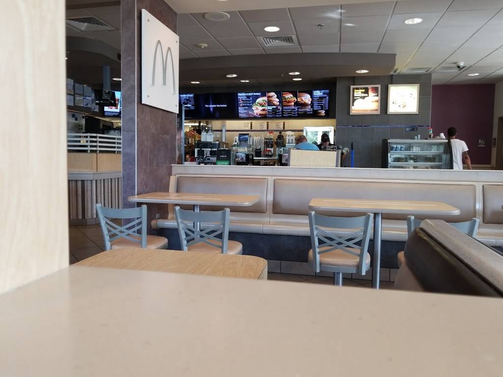 McDonalds | cafe | 209 213 Ridge Pike, Conshohocken, PA 19428, USA | 6108254680 OR +1 610-825-4680