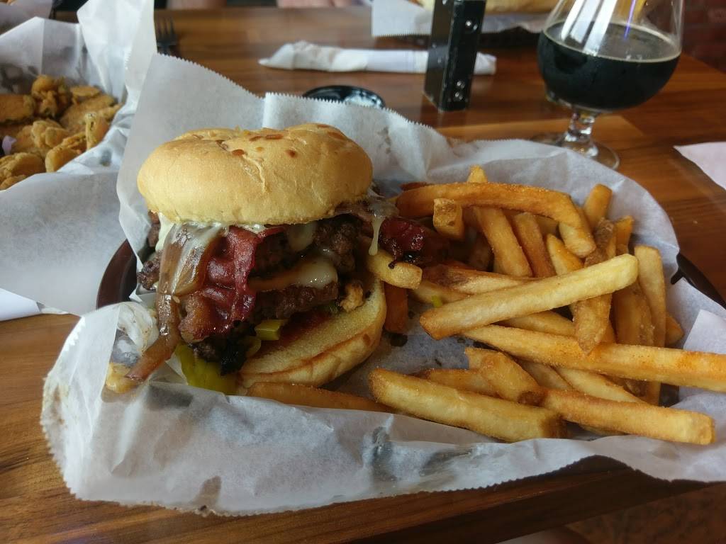 The Pump House Bar & Grill | restaurant | 1523 E Edwardsville Rd, Wood River, IL 62095, USA | 6182162404 OR +1 618-216-2404