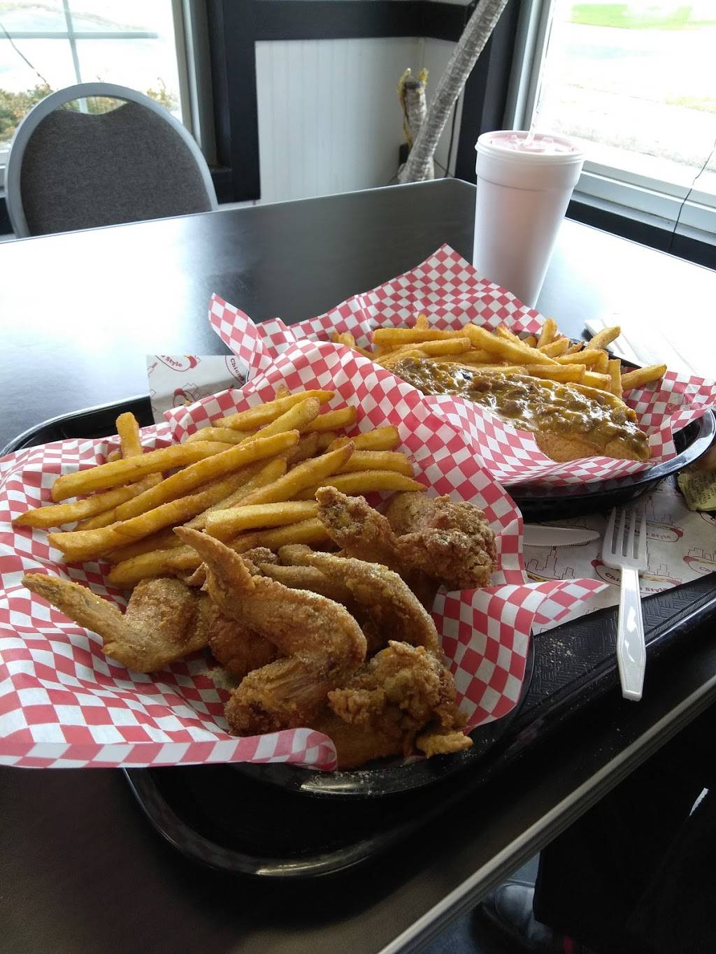 Louie Legends | restaurant | 2123 N Knoxville Ave, Peoria, IL 61603, USA | 3099663461 OR +1 309-966-3461