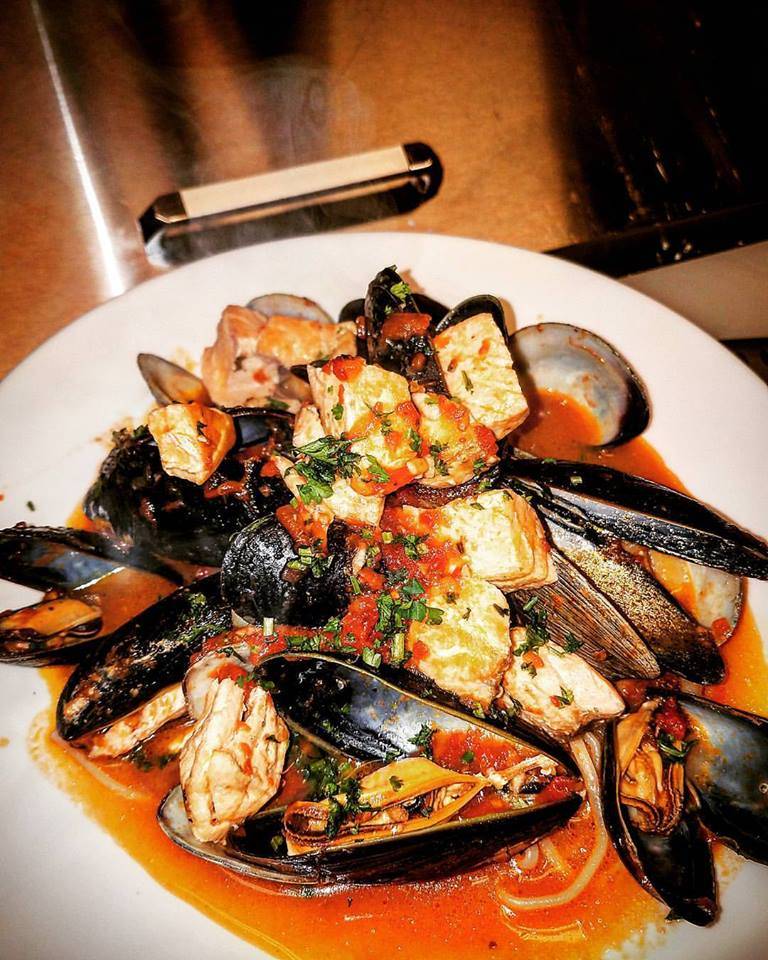 Tree Tavern | restaurant | 17 Park St, Wanaque, NJ 07465, USA | 9738352033 OR +1 973-835-2033