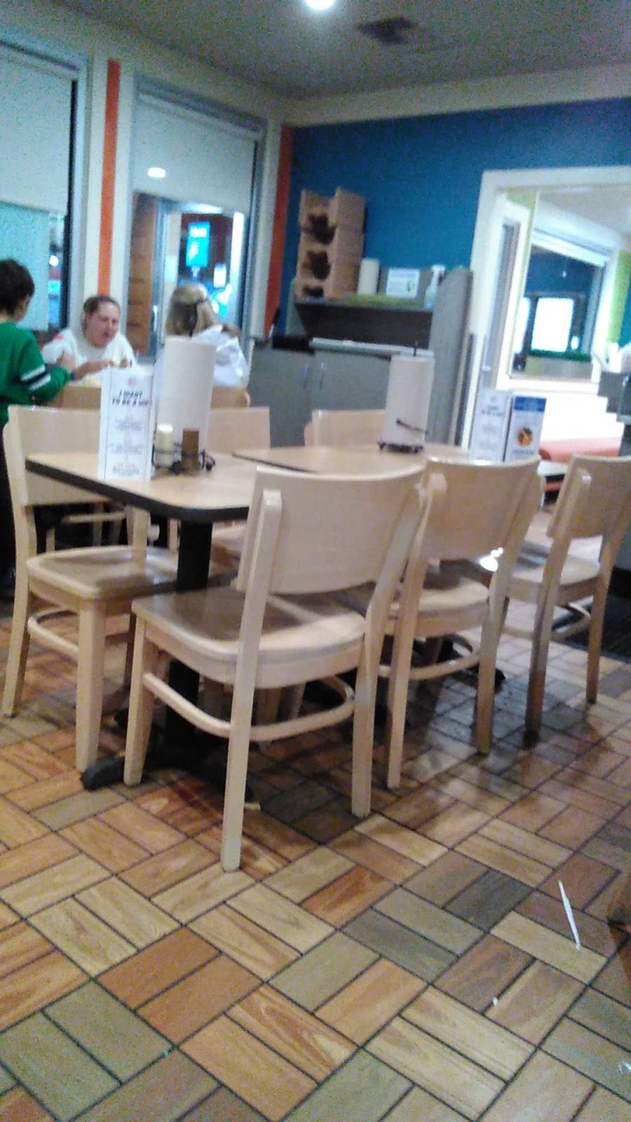 Captain Ds | restaurant | 1041 W Main St, Lebanon, TN 37087, USA | 6154491966 OR +1 615-449-1966