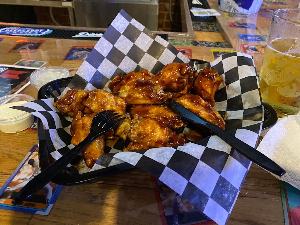 Crazy 8´s Sports Bar & Grill | restaurant | 306 N Oak Ave, Mineral Wells, TX 76067, USA | 9404529055 OR +1 940-452-9055