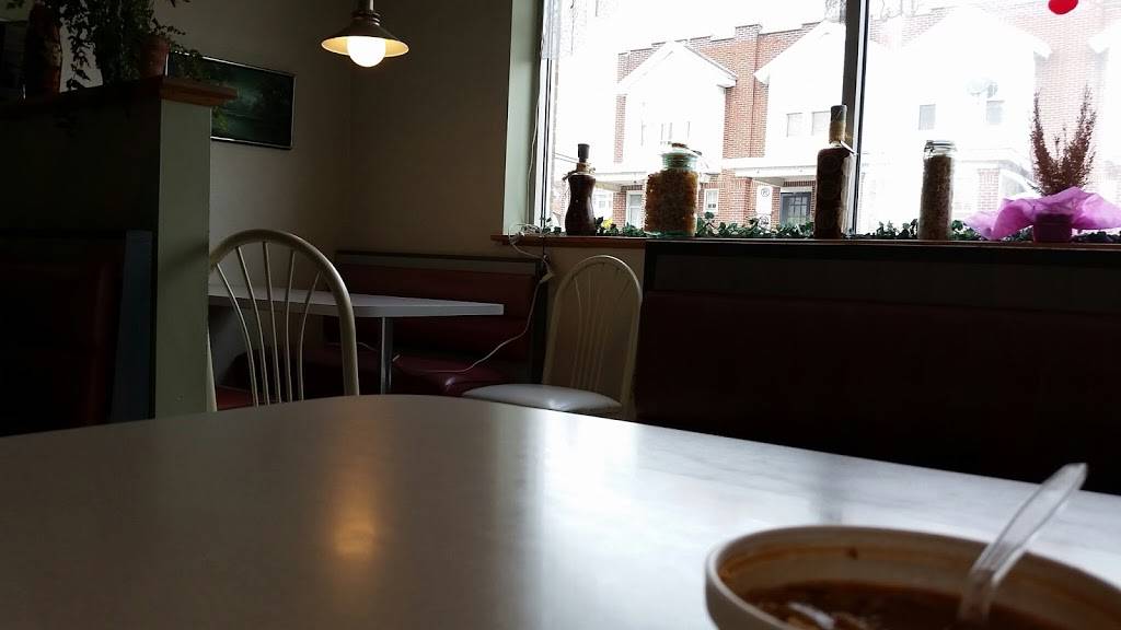 Salvatore Ruffinos | restaurant | 1902 W Allen St, Allentown, PA 18104, USA | 6104373621 OR +1 610-437-3621