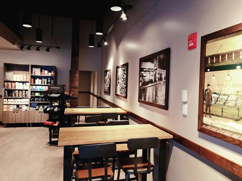 Starbucks | cafe | 1147 N Eola Rd #101, Aurora, IL 60502, USA | 6304995330 OR +1 630-499-5330