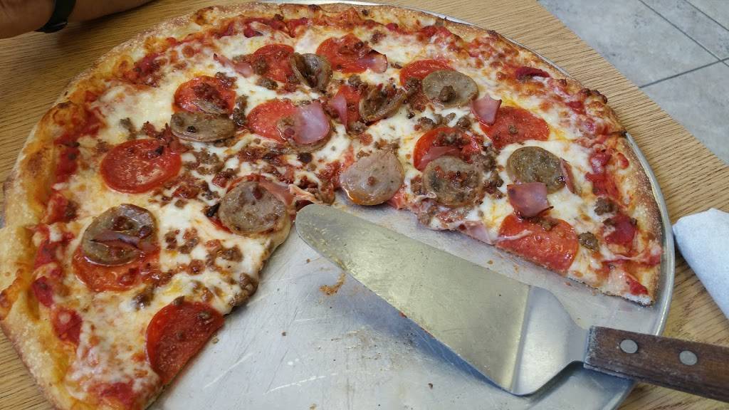 Ninos Pizzeria & Eatery | restaurant | 105 Long Springs Rd, Sevierville, TN 37876, USA | 8653654444 OR +1 865-365-4444