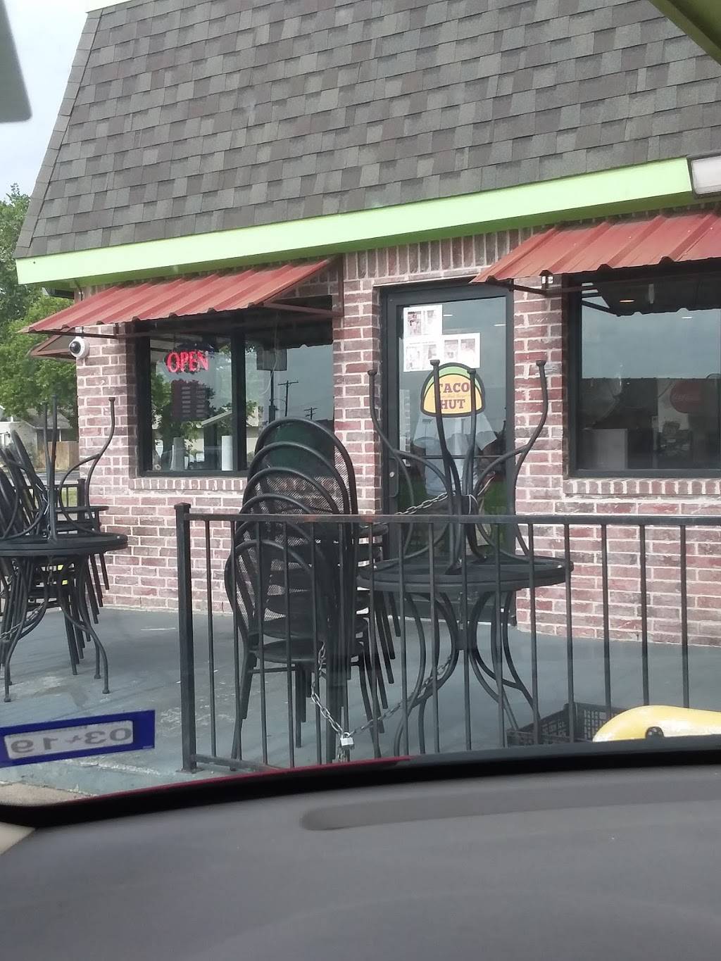 Taco Hut | restaurant | 201 W Jefferson St, Grand Prairie, TX 75051, USA | 9725049100 OR +1 972-504-9100