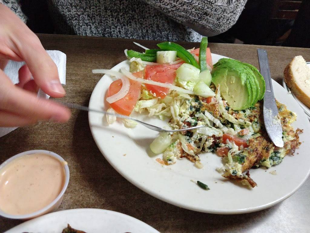 Tinas Place | restaurant | 1002 Flushing Ave, Brooklyn, NY 11206, USA | 7184976890 OR +1 718-497-6890