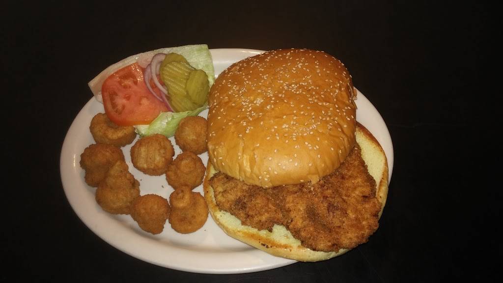 GGs Bar & Grill | restaurant | 5701 E 71st St, Indianapolis, IN 46220, USA | 3175958900 OR +1 317-595-8900