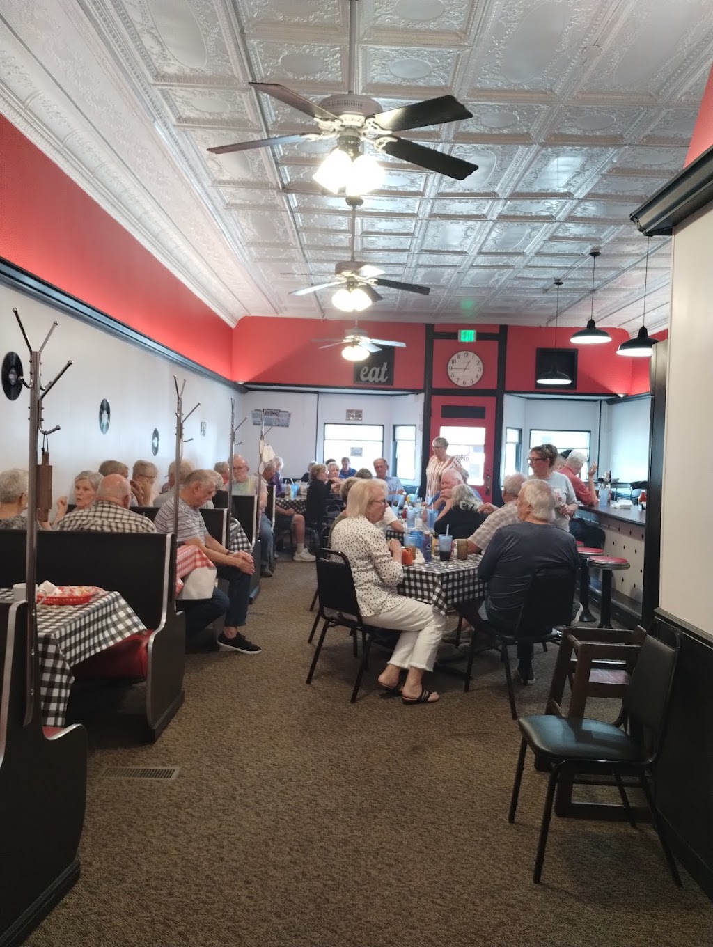 Shellys Diner | restaurant | 104 N Michigan St, Edon, OH 43518, USA | 4192724045 OR +1 419-272-4045