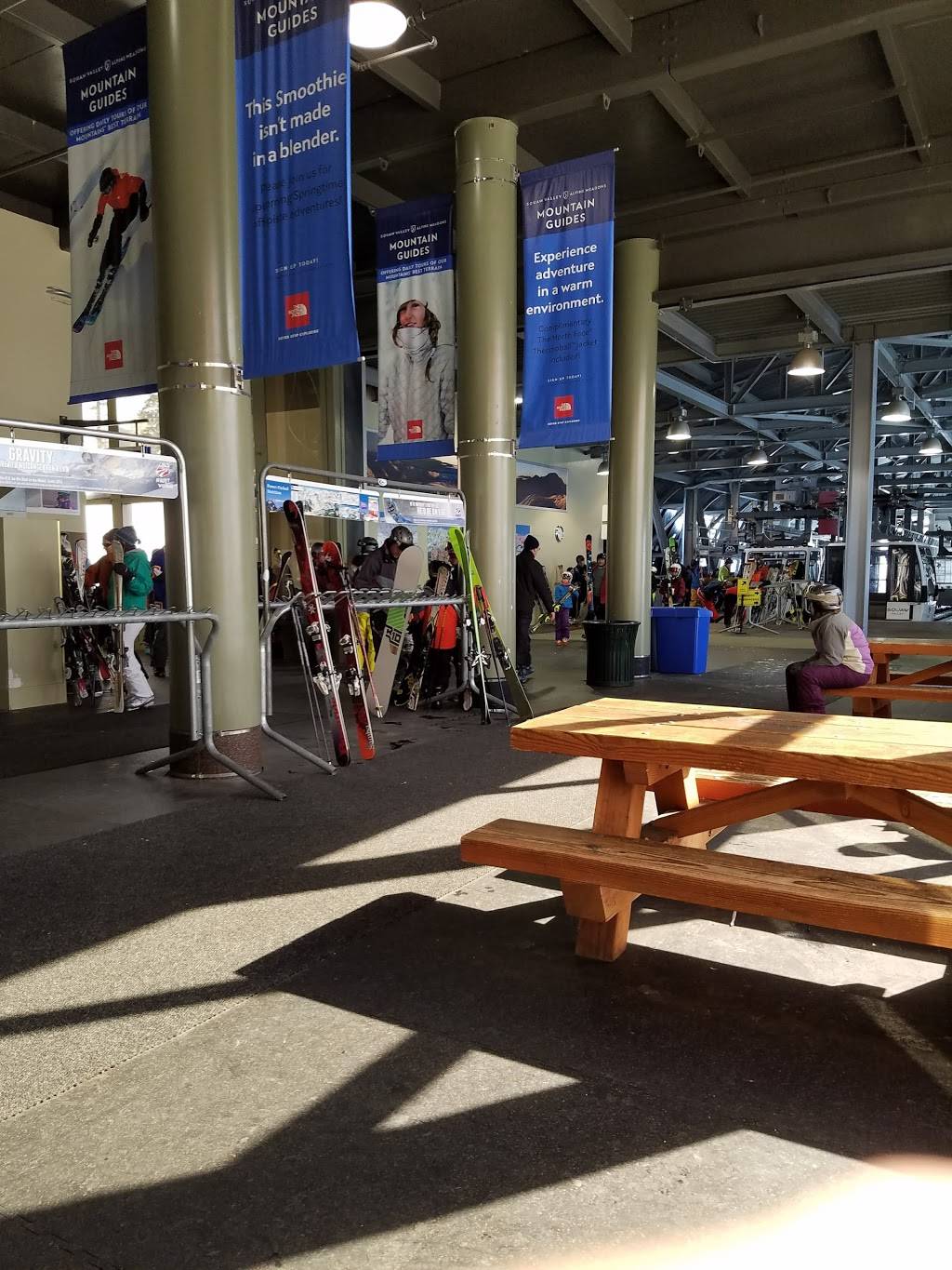 Gold Coast Lodge | restaurant | 1960 Squaw Valley Rd, Olympic Valley, CA 96146, USA | 5305846120 OR +1 530-584-6120