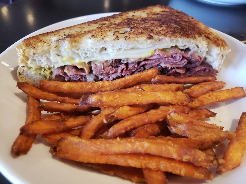 Simon-pure Publick House | restaurant | 50 Massachusetts Ave, Lunenburg, MA 01462, USA | 9786273371 OR +1 978-627-3371