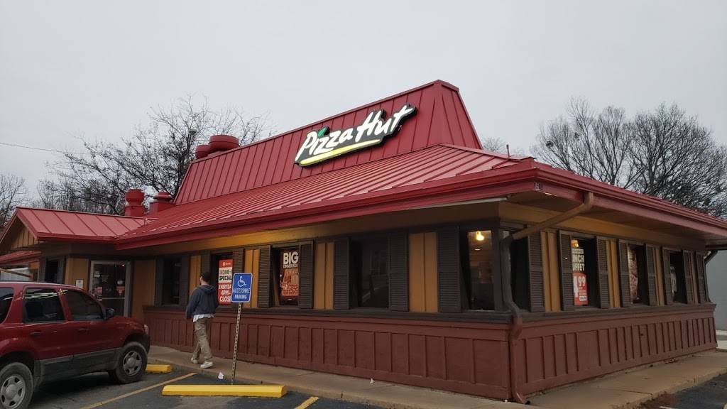 Pizza Hut | meal takeaway | 1512 W Commercial St, Ozark, AR 72949, USA | 4796674741 OR +1 479-667-4741