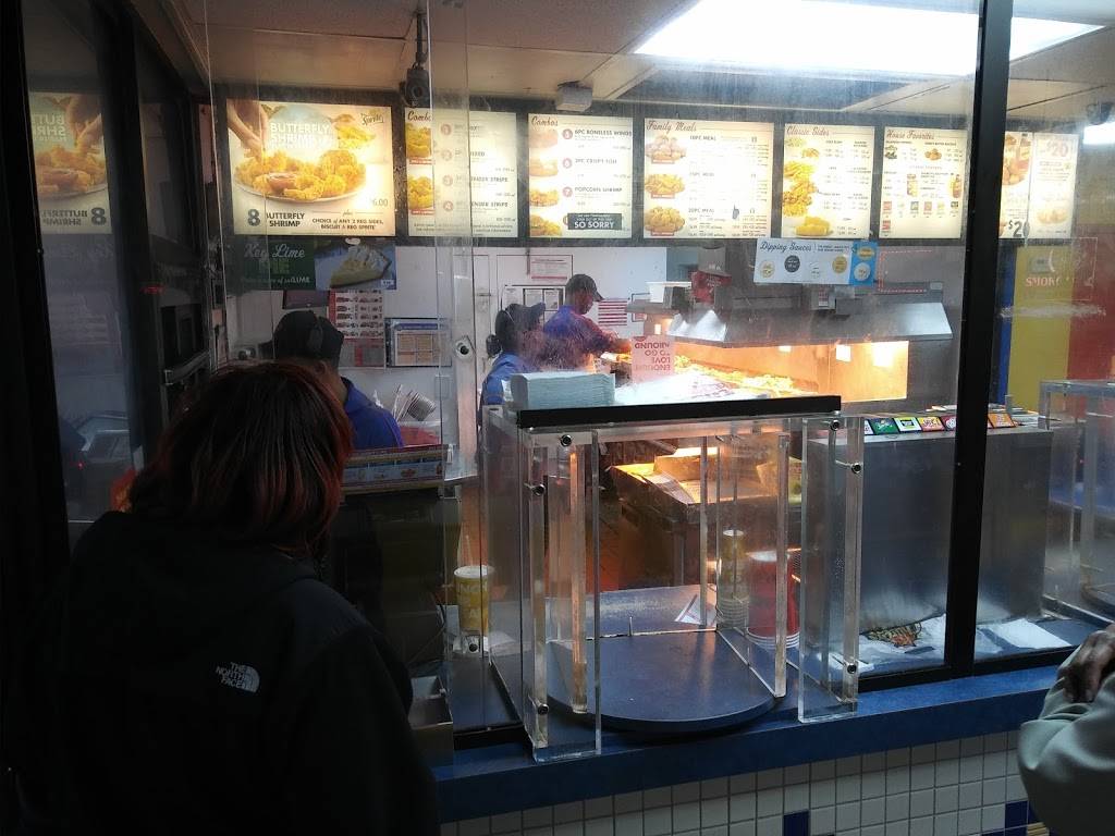 Churchs Chicken | restaurant | 2928 Seven Mile E, Detroit, MI 48234, USA | 3138938141 OR +1 313-893-8141