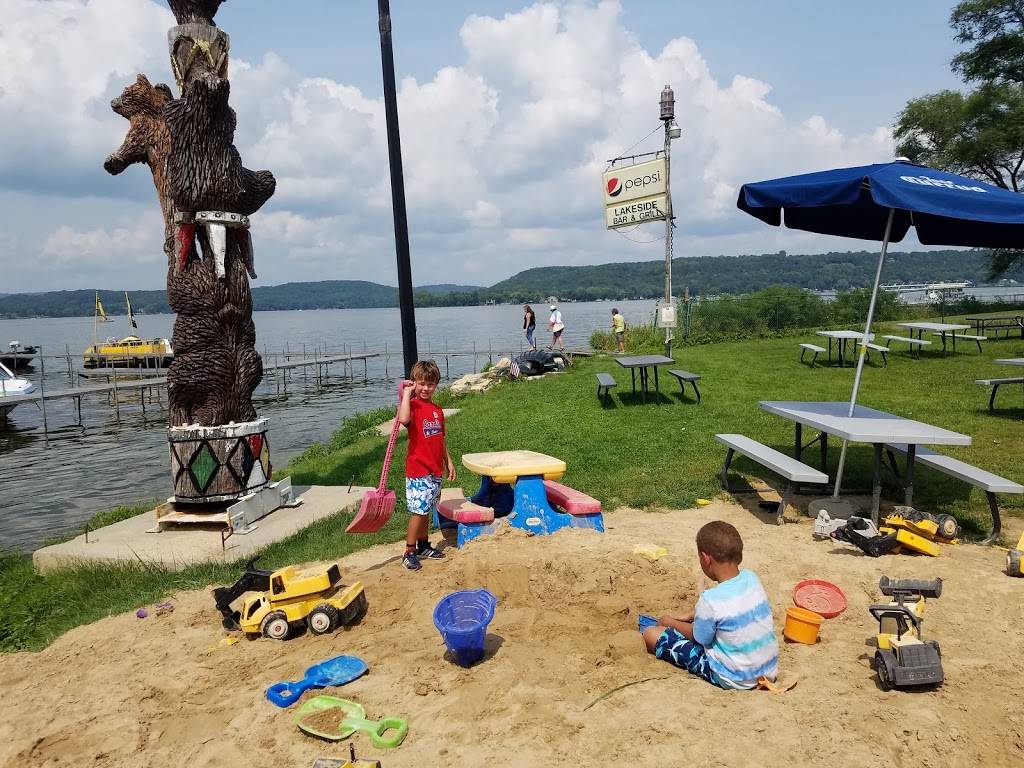 Lakeside Bar & Grill | restaurant | W10960 Corning St, Poynette, WI 53955, USA | 6086352959 OR +1 608-635-2959