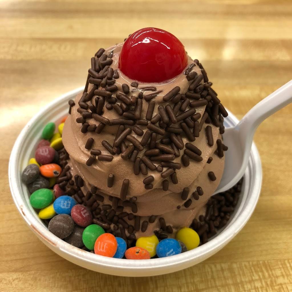 Lees Dairy Treat | restaurant | 14040 W Greenfield Ave, Brookfield, WI 53005, USA | 2627826680 OR +1 262-782-6680