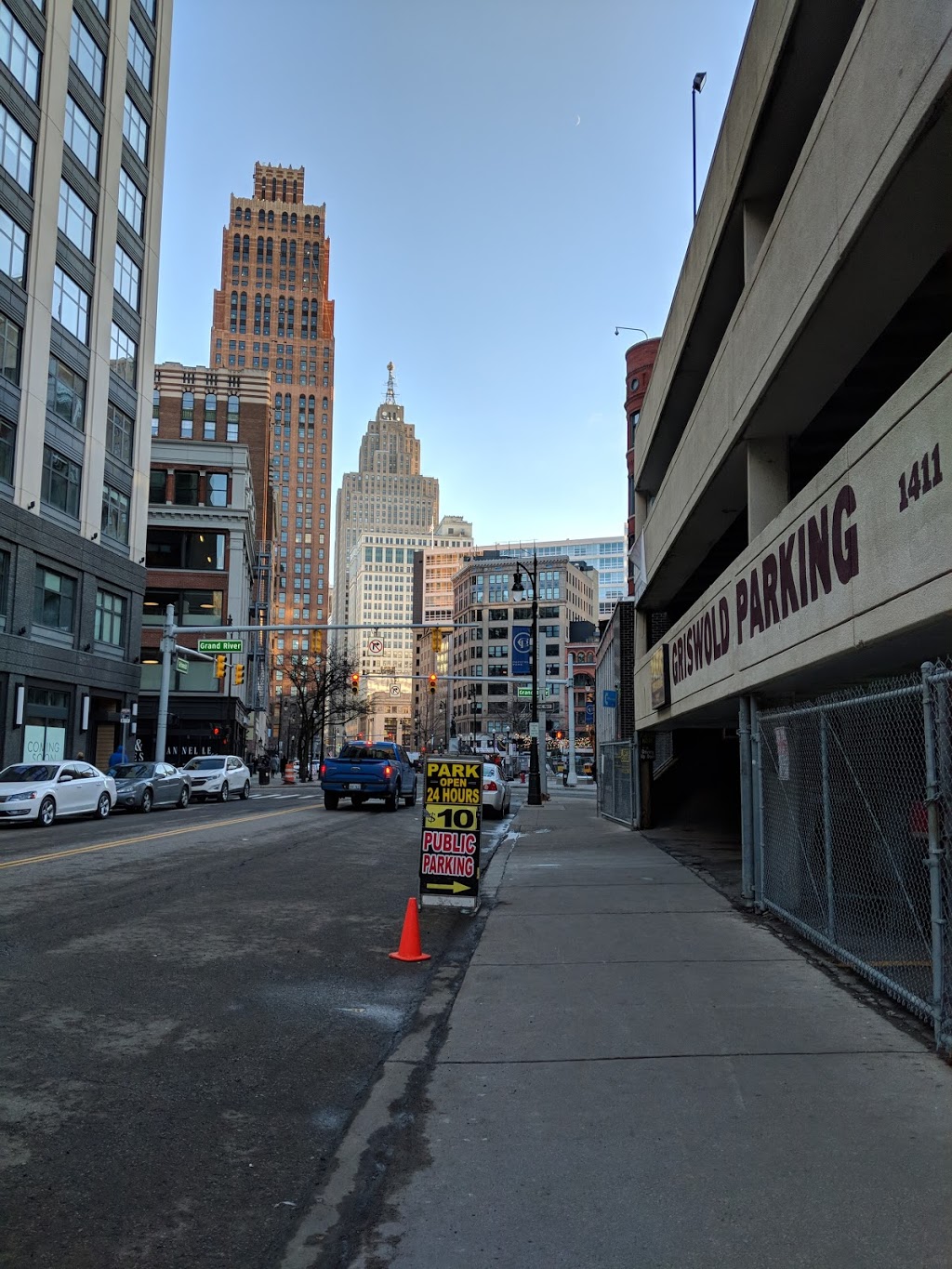 Downtown Louies Lounge | restaurant | 30 Clifford St, Detroit, MI 48226, USA | 3139611600 OR +1 313-961-1600