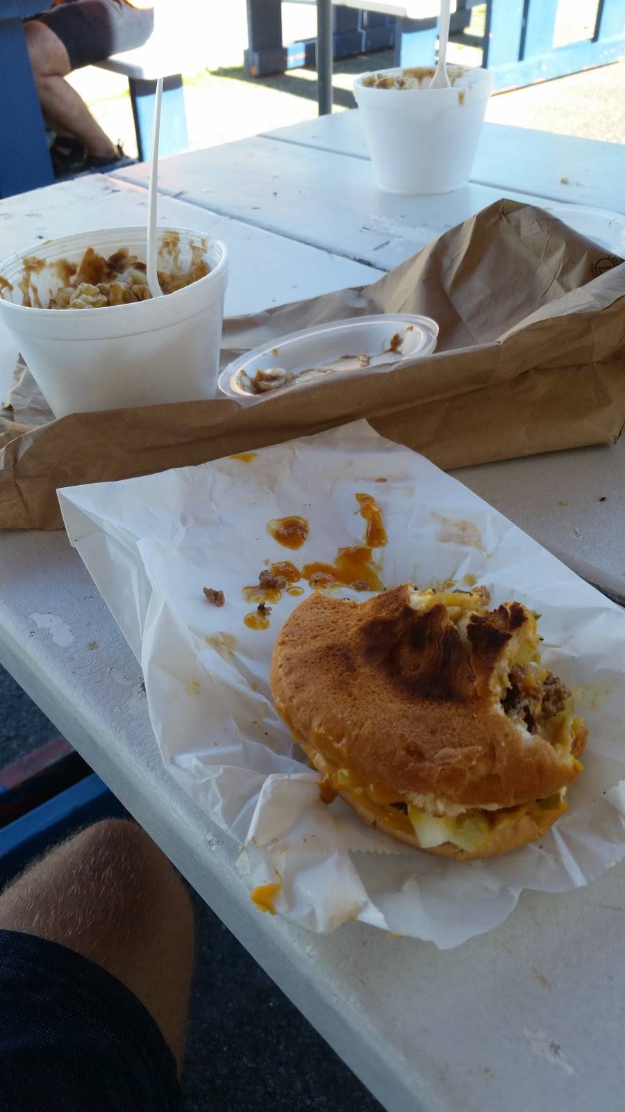 Chez Bob Pataterie | restaurant | 1180 Rue Saint-Louis, Gatineau, QC J8T 2L8, Canada | 8195610886 OR +1 819-561-0886