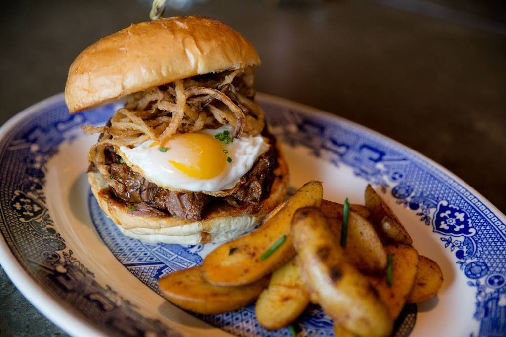 Blue Bell Inn | restaurant | 601 W Skippack Pike, Blue Bell, PA 19422, USA | 2156462010 OR +1 215-646-2010